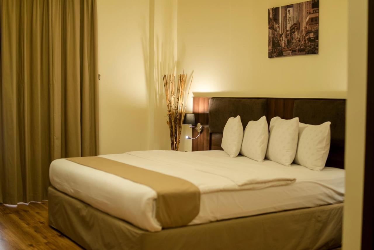 Weekend Hotel & Apartments Muscat Exteriör bild