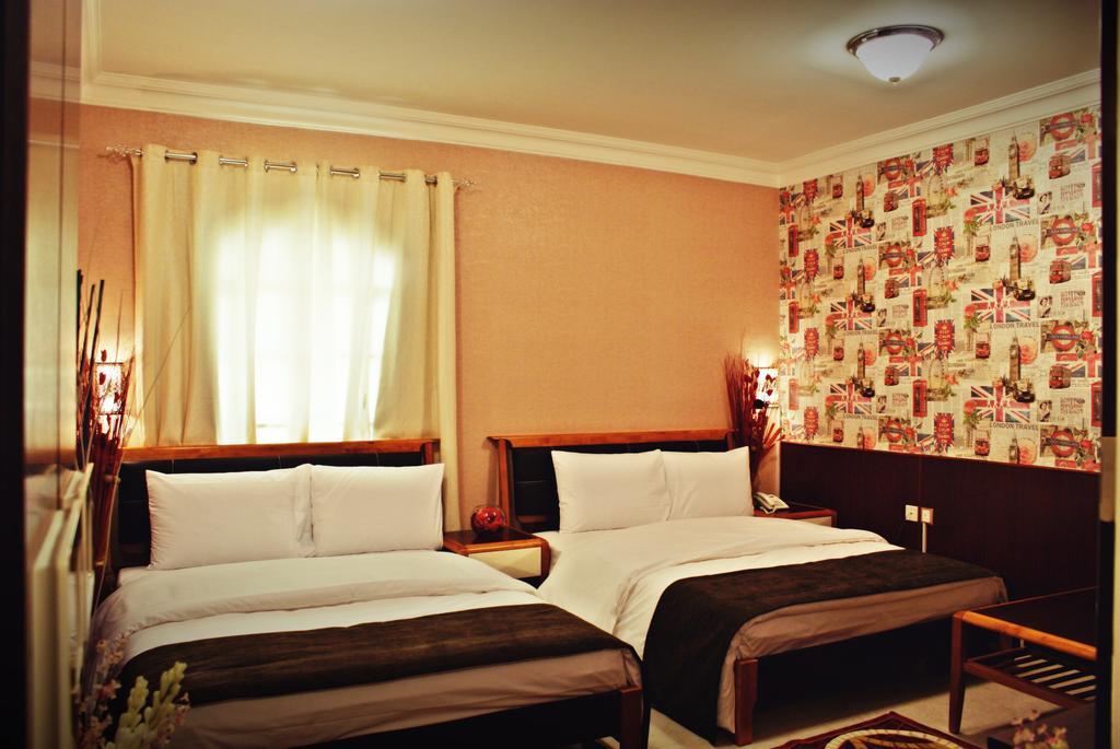 Weekend Hotel & Apartments Muscat Exteriör bild