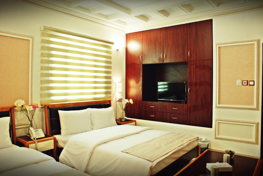 Weekend Hotel & Apartments Muscat Exteriör bild