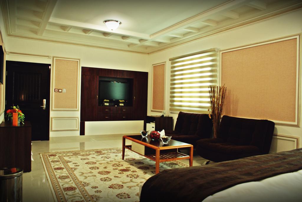 Weekend Hotel & Apartments Muscat Exteriör bild