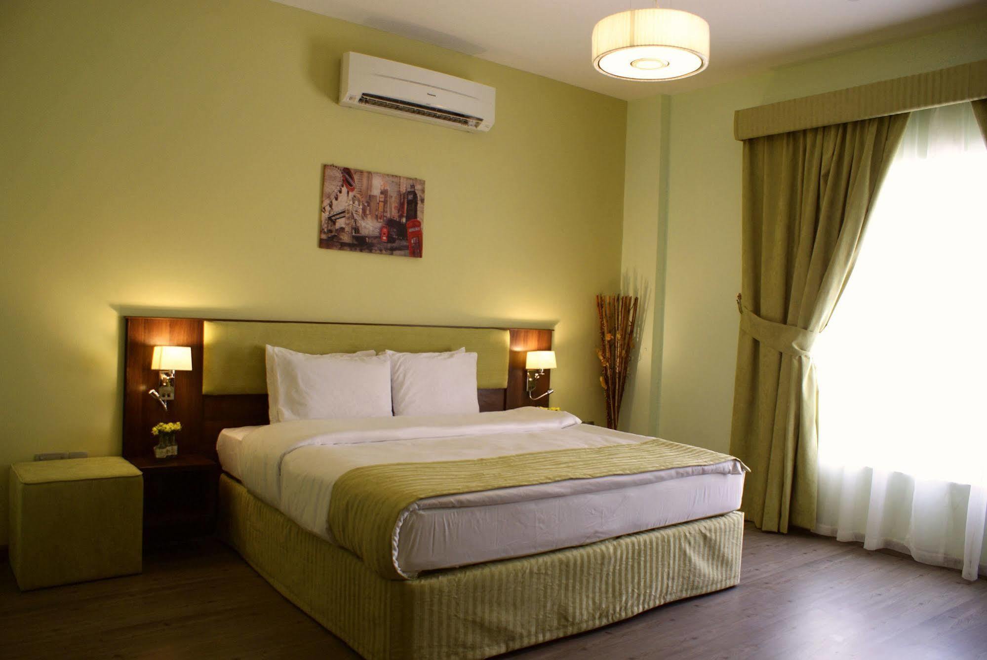 Weekend Hotel & Apartments Muscat Exteriör bild