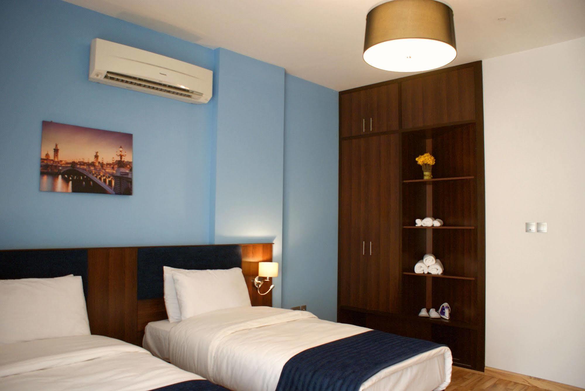 Weekend Hotel & Apartments Muscat Exteriör bild