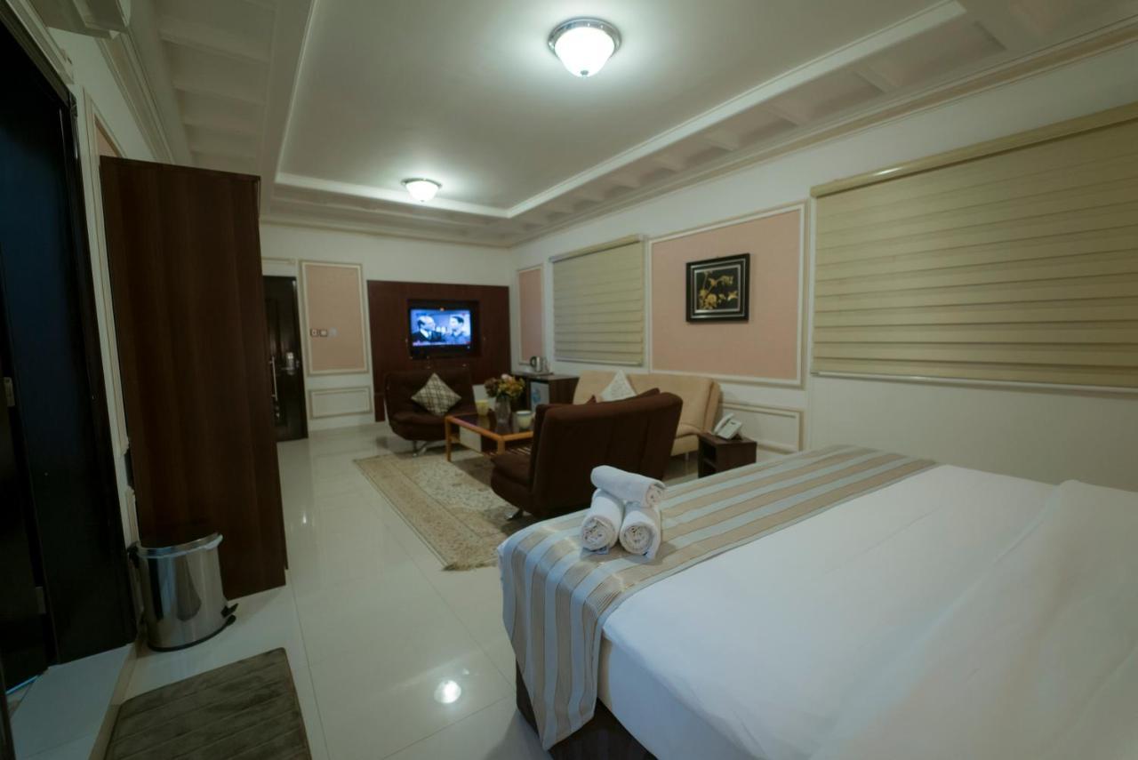 Weekend Hotel & Apartments Muscat Exteriör bild